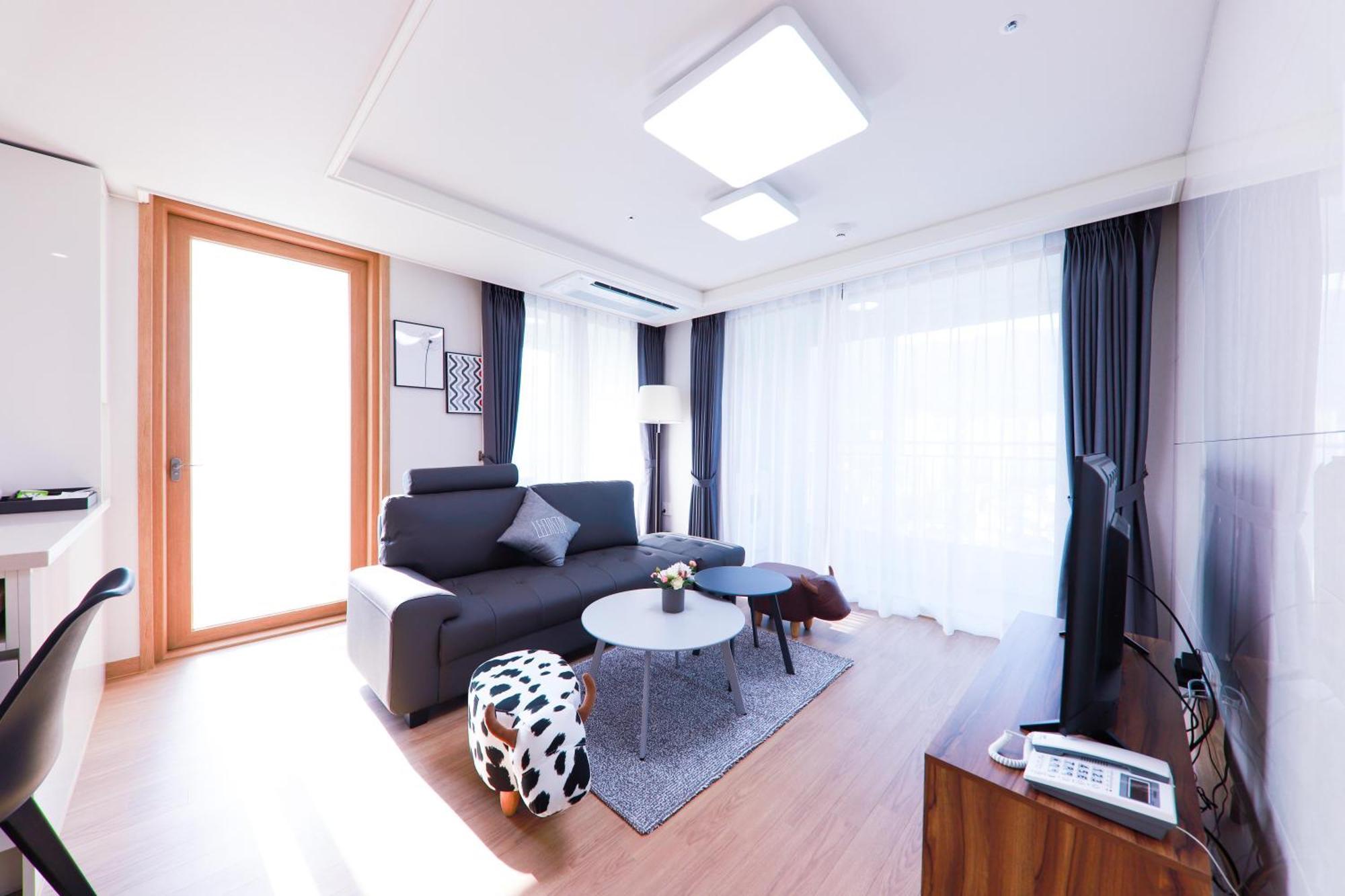 Geoje Leein Stay Hotel Екстериор снимка